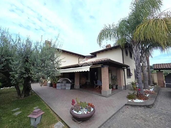 Casa con 5 locali in vendita in Velletri