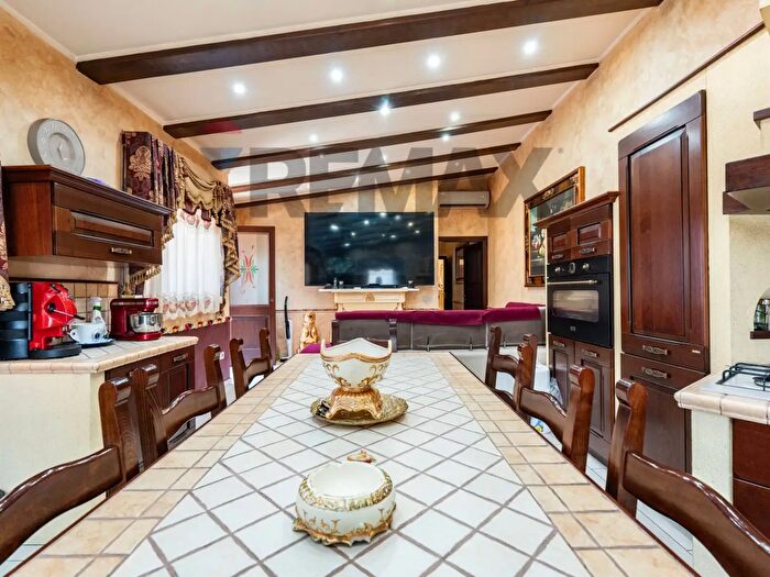 Casa con 12 locali in vendita in Stradale Cravone, Catania