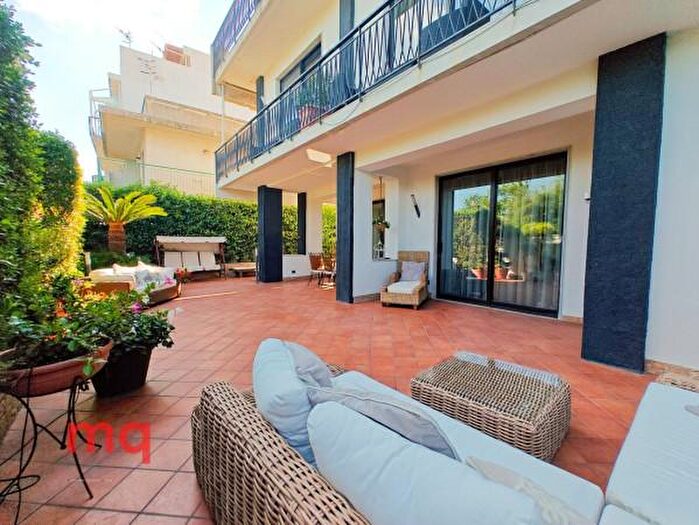 Appartamento con 6 locali in vendita in Via Nazionale Briga Marina, Messina