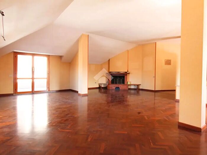 Appartamento con 5 locali in vendita in Via Maria Palma Mezzopreti, Teramo