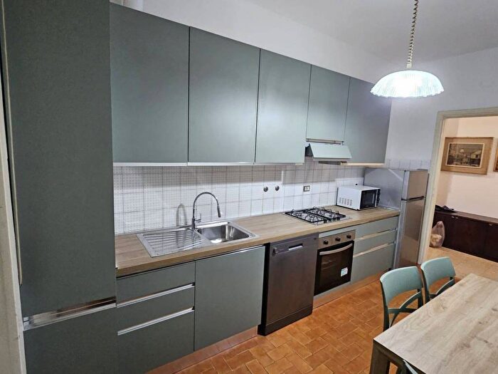 Appartamento trilocale in affitto in Via Lario, Zara, Milano