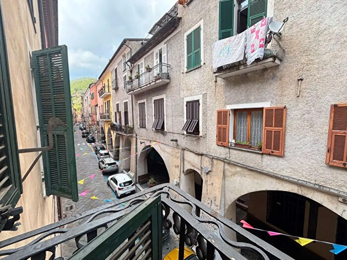 Appartamento con 8 locali in vendita in Corso Mario Ponzoni, Pieve Di Teco