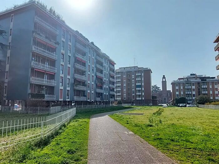 Appartamento quadrilocale in vendita in Via Giosuè Carducci, Villasanta