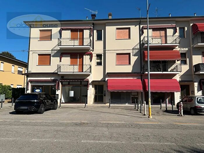 Appartamento con 5 locali in vendita in Via Fascinata, Argenta