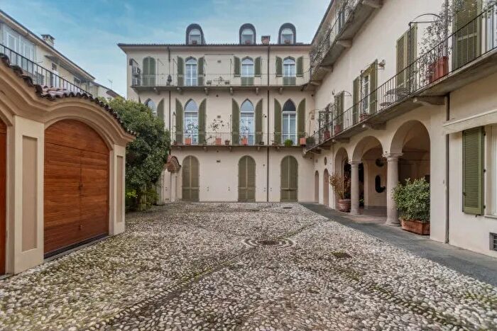 Appartamento con 5 locali in vendita in Via Venezia, Alessandria