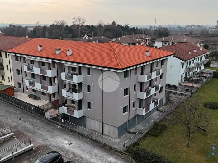 Appartamento con 5 locali in vendita in Via Primo Maggio, Caldiero