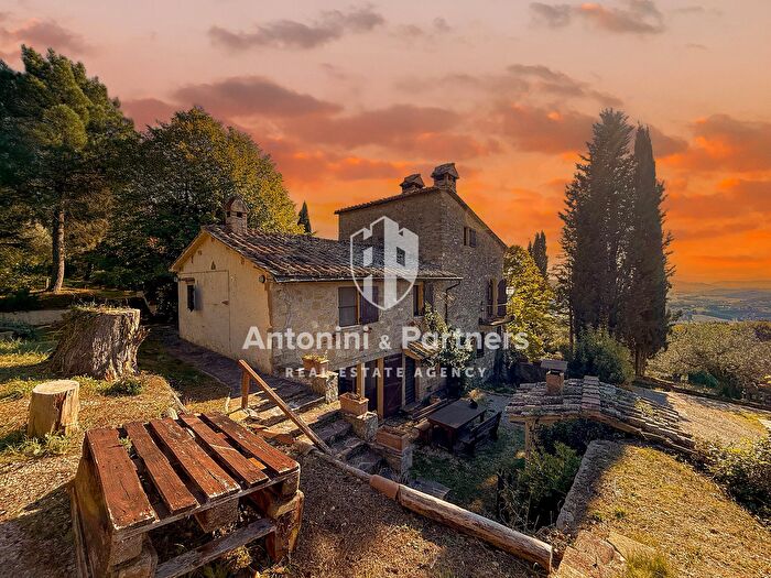 Casa con 7 locali in vendita in Str di Canneto, Perugia