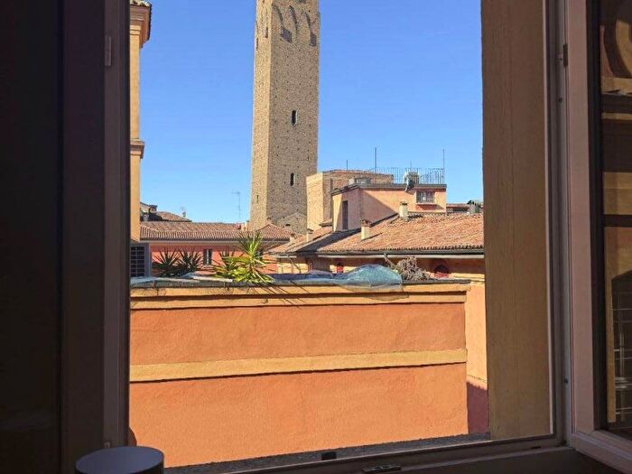 Appartamento quadrilocale in affitto in Via Guglielmo Oberdan, Centro Storico, Bologna