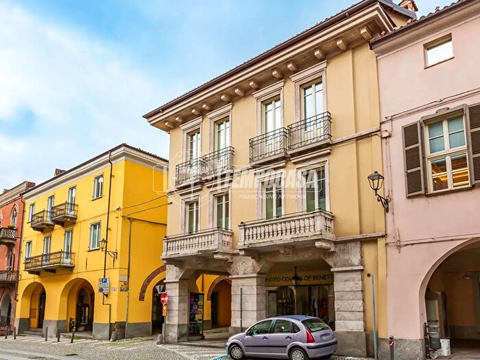 Appartamento trilocale in vendita in Via Roma, Fossano