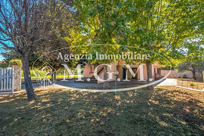 Casa con 6 locali in vendita in del Monte Est, Bientina