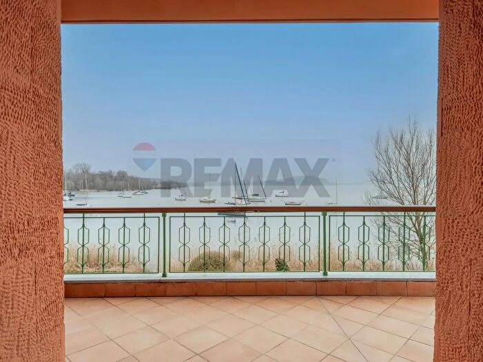 Casa con 9 locali in vendita in Via Roma, Monvalle