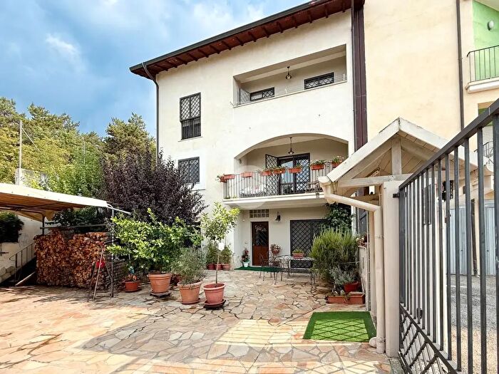 Casa con 5 locali in vendita in Via Marruvium, LAquila