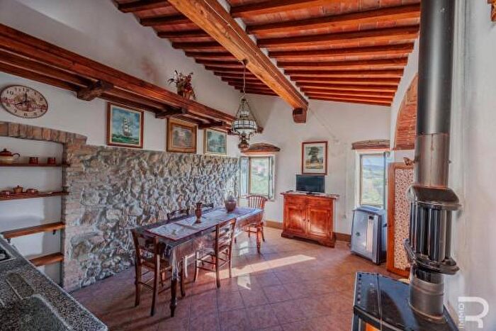 Casa bilocale in vendita in Via De Larderel, Monteverdi Marittimo