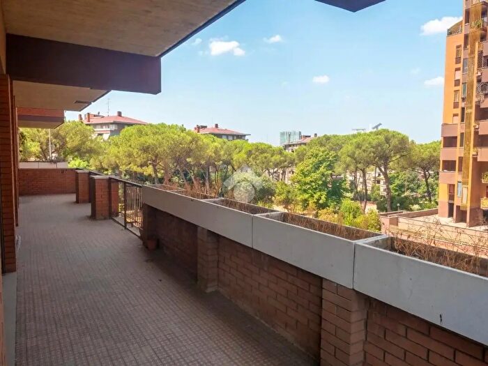 Appartamento quadrilocale in vendita in Via Vittorini, Roma