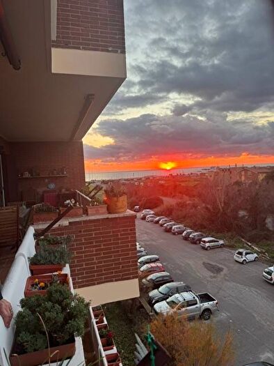 Appartamento trilocale in affitto in Via Giuseppe Renato Bellot, Castel Fusano, Roma