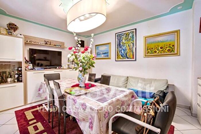 Appartamento quadrilocale in vendita in Via Silvio Pellico, Cadegliano Viconago