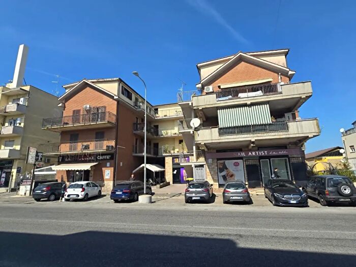 Appartamento quadrilocale in vendita in Via Salaria, Monterotondo
