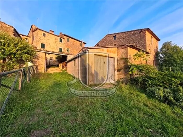 Casa con 7 locali in vendita in Monticiano