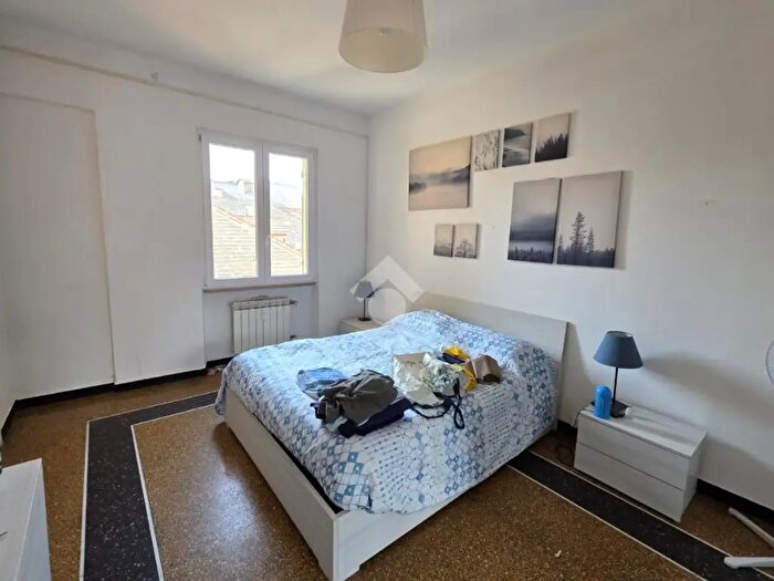 Appartamento quadrilocale in vendita in Via del Campo, Genova