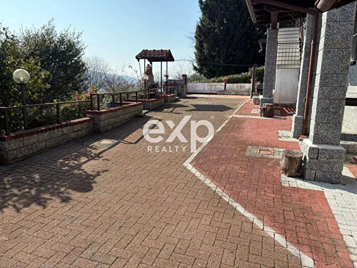 Casa con 6 locali in vendita in Pisano