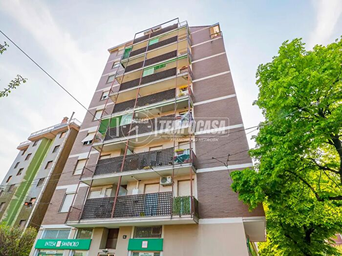 Appartamento trilocale in affitto in Viale Ungheria, Milano