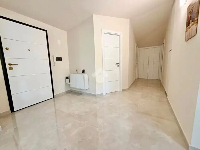 Appartamento con 5 locali in vendita in Via Libertà, Rotondi
