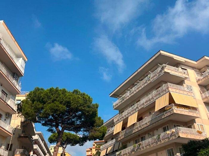 Appartamento con 5 locali in affitto in Via Francesco Petrarca, Posillipo, Napoli