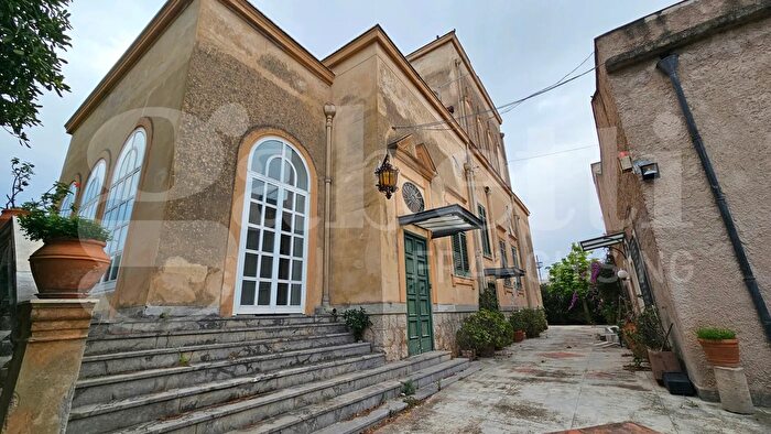 Casa con 12 locali in vendita in Complesso in Strada Statale Snc, Bagheria