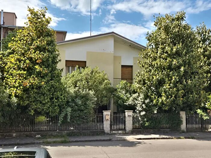 Casa con 7 locali in vendita in Via Parma, Carpi