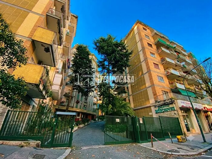Appartamento quadrilocale in vendita in Via Bernardo Cavallino, Napoli