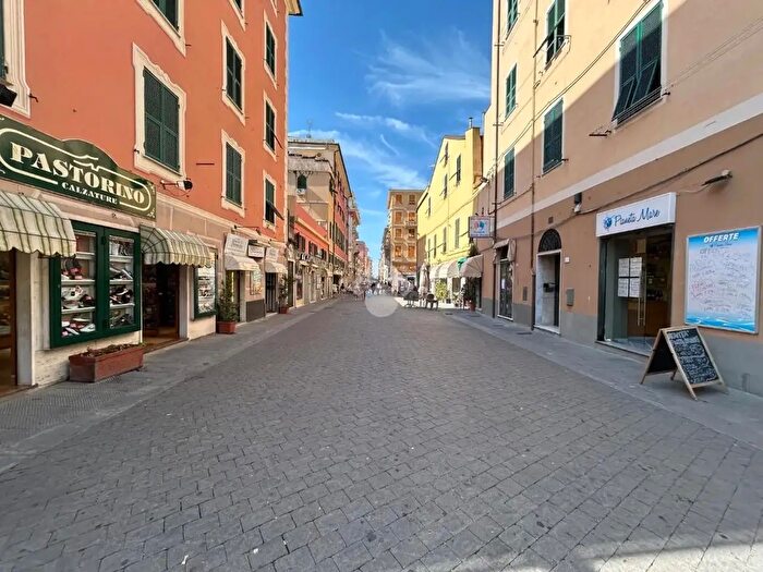 Appartamento quadrilocale in vendita in Via Raimondo Amedeo Vigna, Genova