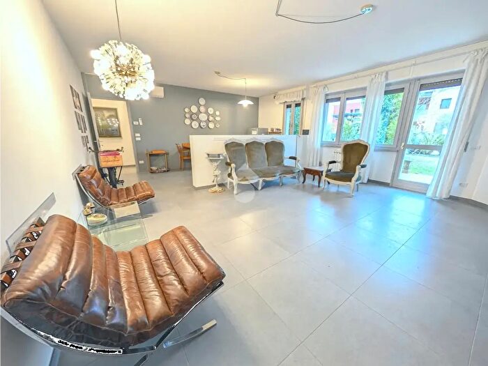 Appartamento quadrilocale in vendita in Via S Martino della Battaglia, Sirmione