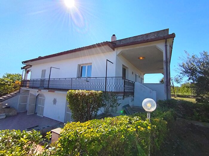 Casa con 9 locali in vendita in Via Mentana, Nettuno