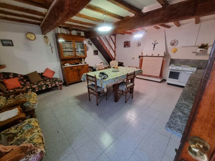 Casa con 6 locali in vendita in Via dei Colletti, Camaiore