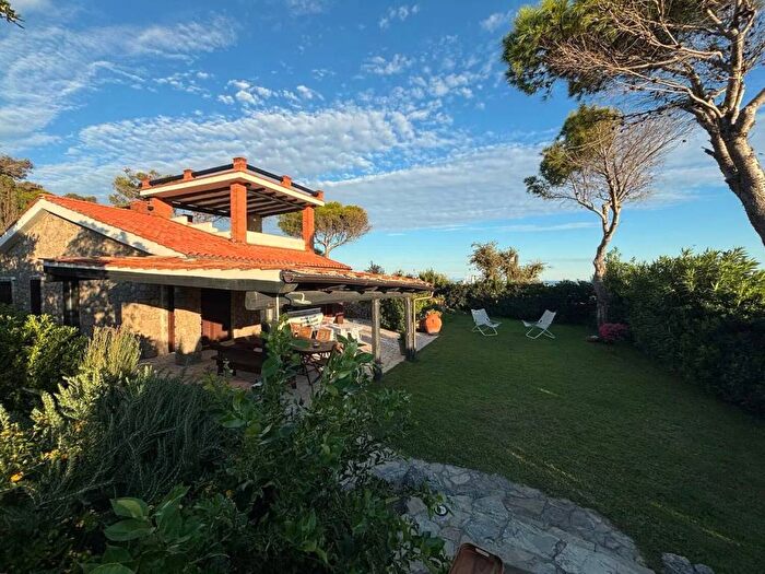 Casa con 5 locali in affitto in Via Delle Mimose, Ansedonia, Orbetello