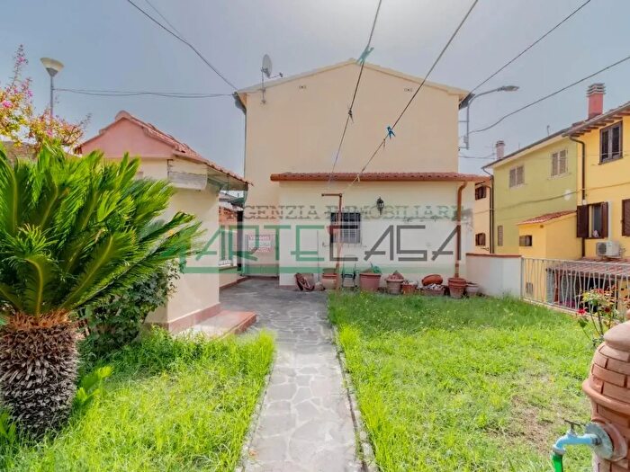 Casa quadrilocale in vendita in Cascina