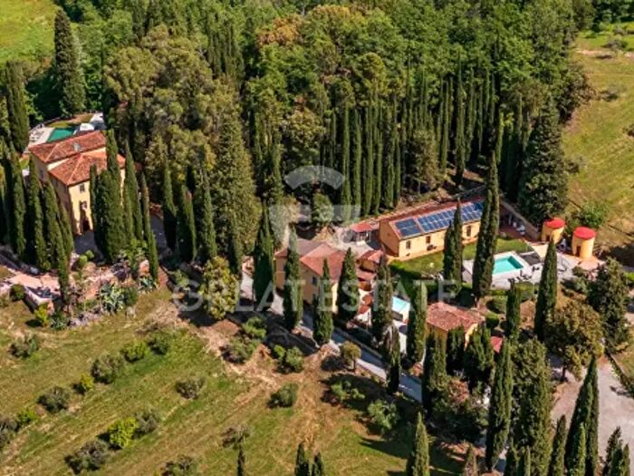 Casa con 6 locali in vendita in Chiusi