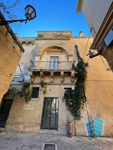 Appartamento con 5 locali in vendita in Piazzetta Giuseppe Lillo, Lecce