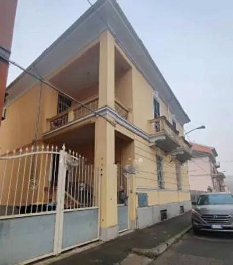 Appartamento trilocale in vendita in Via Francesco De Antonio, Alessandria