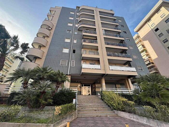 Appartamento quadrilocale in affitto in via Via Arnaldo De Filippis, Panebianco Tribunale, Cosenza