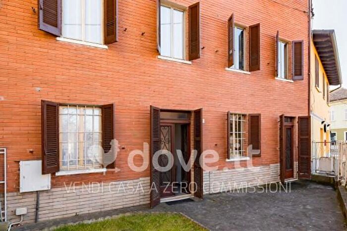 Casa con 6 locali in vendita in Via Lungargine, Bastida Pancarana