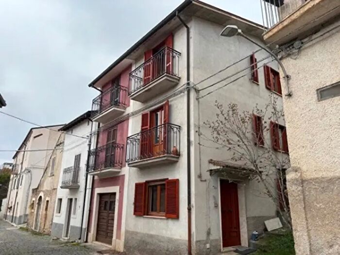 Casa con 6 locali in vendita in Via San Sabino, Barete
