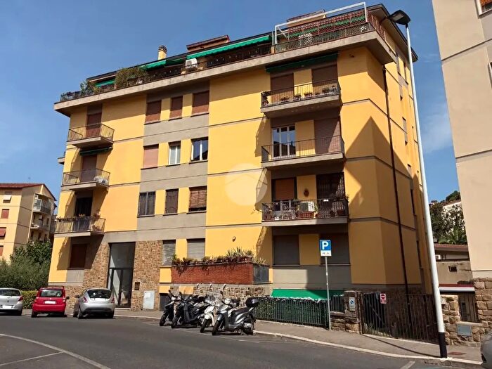 Appartamento trilocale in vendita in Via Pietro Maroncelli, Firenze