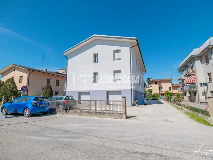 Appartamento quadrilocale in vendita in Via Amendola, Medolla