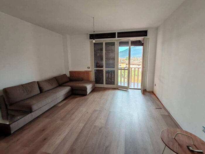 Appartamento trilocale in affitto in Via delle Scuole, Oberdan, Brescia