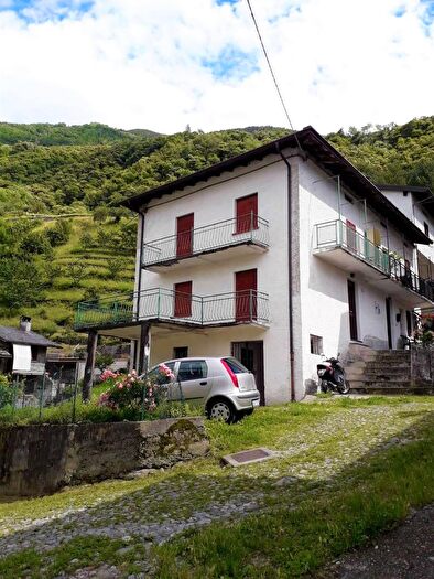 Casa trilocale in vendita in Via Villa, Verceia