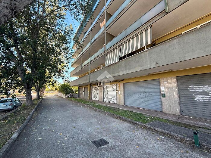 Appartamento monolocale in vendita in Negozio Via di Dragoncello, Roma