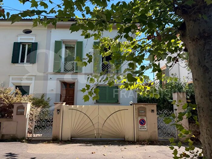 Appartamento con 7 locali in vendita in Pontedera