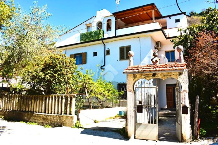 Appartamento trilocale in vendita in Contrada Acqua degli Orsi, Fuscaldo