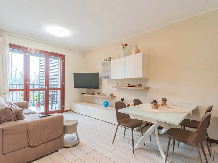 Appartamento trilocale in vendita in Via Trento, Segrate